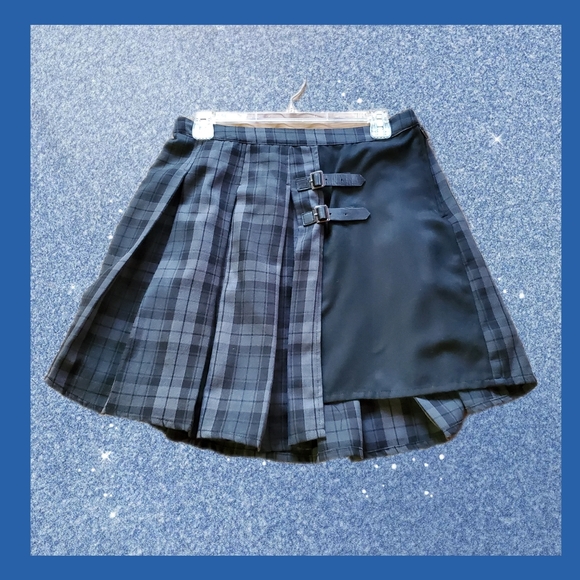 Pleated Mini Skater Skirt by Hot Topic - Picture 5 of 8